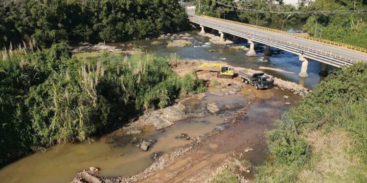 Iniciada obra de contenção de margens de rio em Nereu Ramos, em Jaraguá do Sul