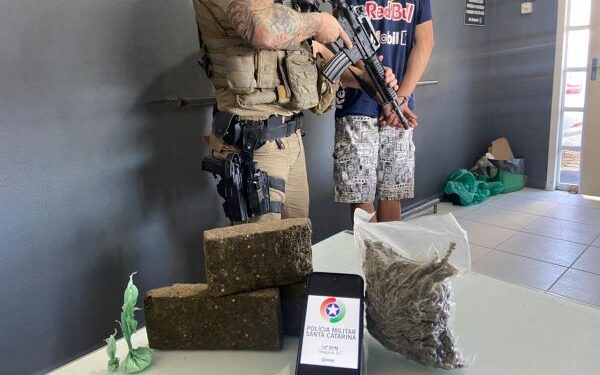 Dois homens são presos e dois adolescentes apreendidos por tráfico em Jaraguá do Sul