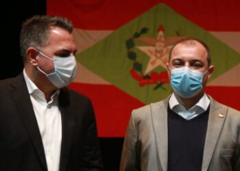 Governador anuncia que haverá vigilantes em todas escolas da rede estadual de Santa Catarina