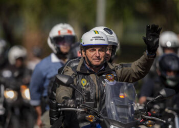 Bolsonaro deve fazer passeio de moto em Florianópolis