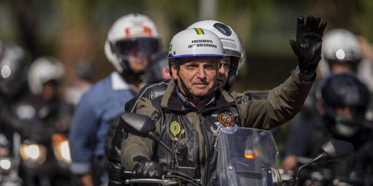 Bolsonaro deve fazer passeio de moto em Florianópolis