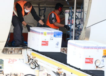 Mais de 209 mil doses da vacina AstraZeneca chegam a Santa Catarina