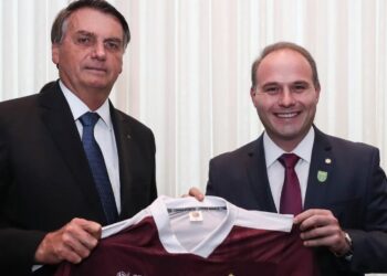 Bolsonaro recebe camisa do Juventus