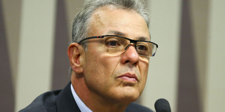 Ministro de Minas e Energia fará pronunciamento em cadeia de rádio e TV