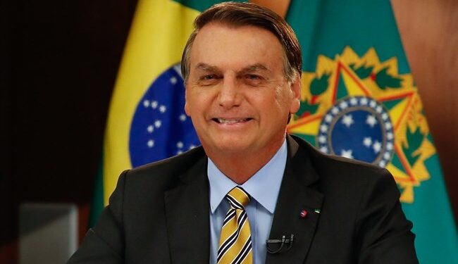 Bolsonaro parabeniza policiais por matarem serial killer Lázaro Barbosa
