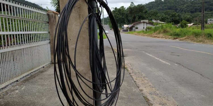 Prefeitura de Jaraguá do Sul notifica Celesc por queda de fios