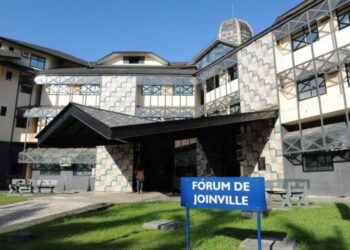 Homem é condenado a mais de 20 anos de prisão por estuprar mulher dentro de loja em Joinville