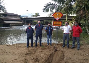Placas alertando sobre perigo de banho são instaladas em Schroeder