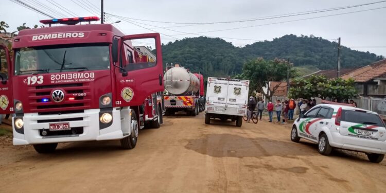 Vídeo: Homem morre após incêndio em residência em Jaraguá do Sul