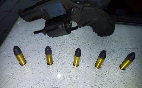 Homem é preso por porte ilegal de arma de fogo em Jaraguá do Sul