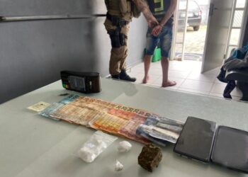 Casal preso por tráfico de drogas utilizava máquina de cartão para receber dos usuários em Jaraguá do Sul