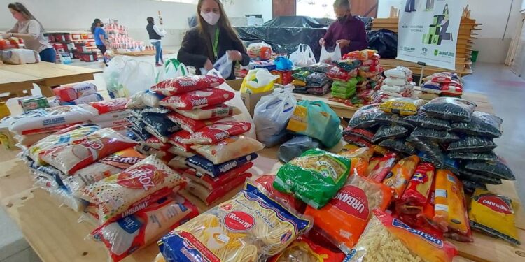 Doação dos Voluntários Weg e dos vacinados são entregues a entidades em Jaraguá do Sul