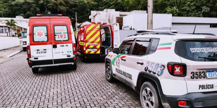 Homem atira contra si mesmo após mexer em arma em Guaramirim