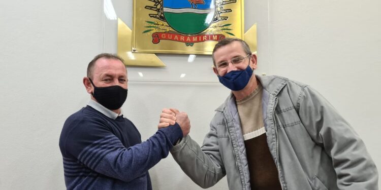 Troca de cadeiras na Câmara de Vereadores de Guaramirim