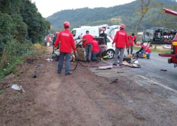 Dois veículos colidem na BR-280, em Corupá