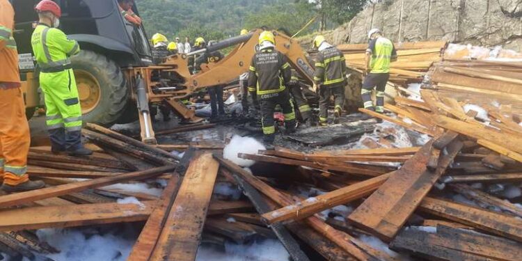 Quatro pessoas morrem em acidente na BR-101, em Balneário Camboriú