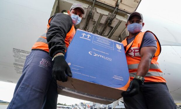 Santa Catarina recebe mais de 153 mil doses de vacina contra a Covid-19
