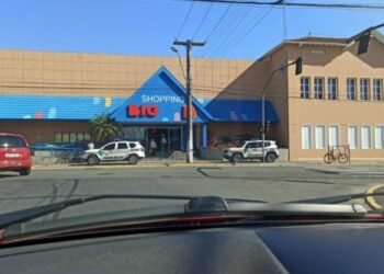 Relojoaria de supermercado de Joinville é roubada por assaltantes armados