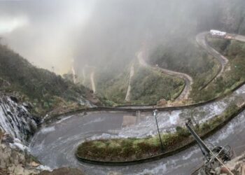 Congelamento das pistas mantém bloqueio na Serra do Rio do Rastro