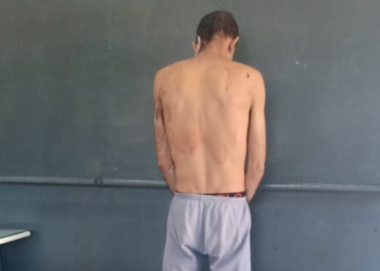 Homem que confessou ter matado a filha é levado ao Presídio de Jaraguá do Sul