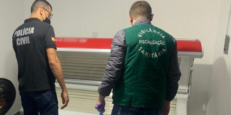 Clínica de bronzeamento que aplicava radiação ultravioleta é interditada em Jaraguá do Sul