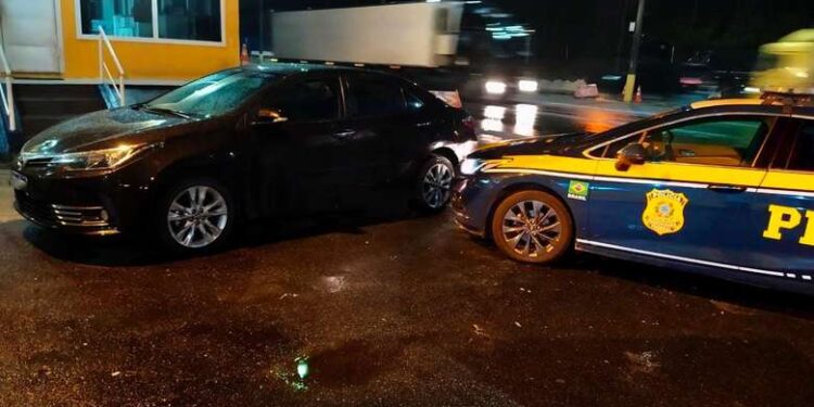 Veículo roubado e que circulava clonado é recuperado em Barra Velha