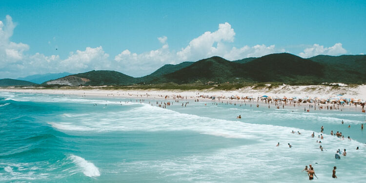 Empresários do turismo querem a volta do horário de verão