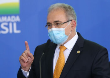 Ministro da Saúde anuncia que pretende vacinar todos os maiores de 18 anos até setembro