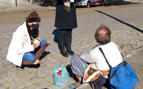 Com frio intenso, Social de Jaraguá do Sul intensifica ações voltadas aos moradores de rua