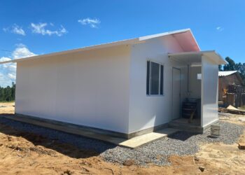Guaramirim faz reuniões com famílias atingidas por deslizamento na Vila Freitas sobre kits de casas modulares