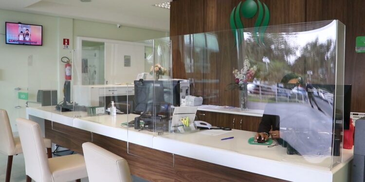 Bold faz doação de acrílico antiviral para Hospital e Maternidade Jaraguá