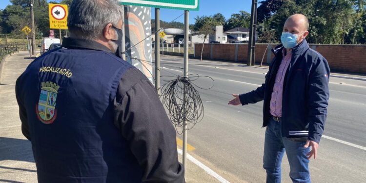 Celesc é multada em mais R$ 1 milhão por fios soltos nas vias, em Jaraguá do Sul