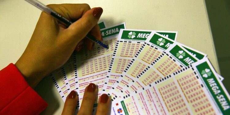 Acertadores da Mega-Sena vão dividir prêmio estimado em R$ 75 milhões