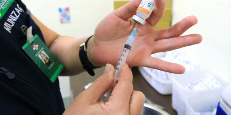 AstraZeneca e Coronavac: Agendados até dia 31 podem adiantar a 2ª dose em Jaraguá do Sul