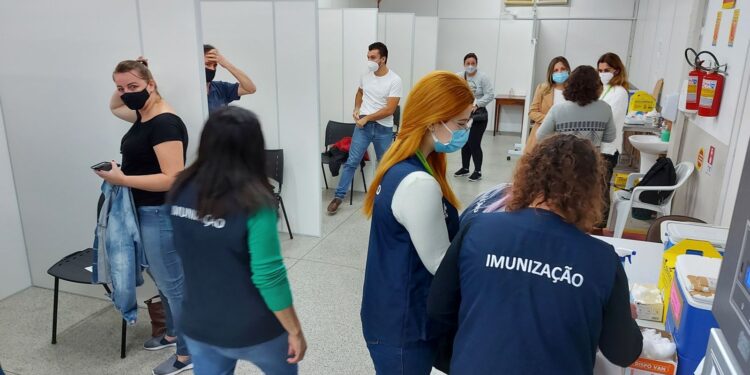 Vacinação contra Covid será retomada nesta sexta-feira em Jaraguá do Sul