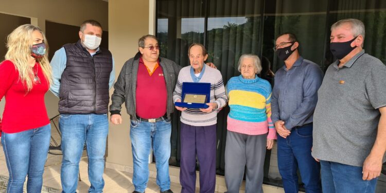 Nono Martini recebe homenagem da Câmara de Vereadores de Guaramirim