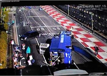 Acidente com Umuarama Futsal: pista na BR-376 está completamente interditada