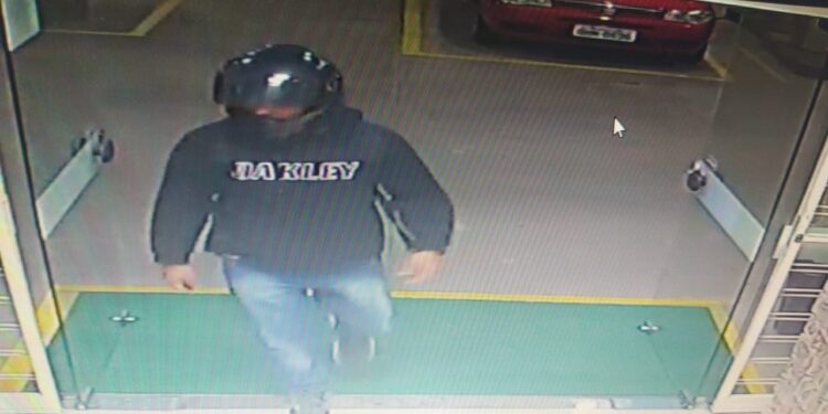 [Vídeo] Homem armado assalta posto de combustíveis em Jaraguá do Sul