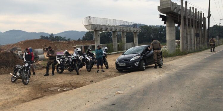 Mais de 80 carros são removidos ao pátio na operação “Documento Legal”, em Jaraguá do Sul e região
