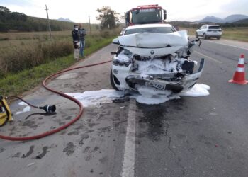 Dois carros batem na BR-280, em Guaramirim