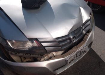 Homem fica ferido após ser prensado pelo próprio carro, em Guaramirim