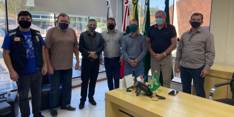 Prefeitos de Schroeder e de Guaramirim acertam detalhes sobre a obra da rua Rio de Janeiro