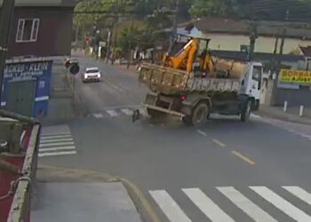[Vídeo] Câmera flagra acidente que matou motociclista em Jaraguá do Sul