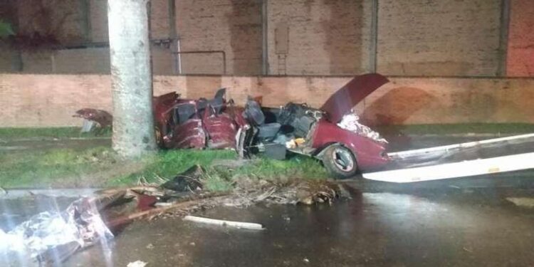 Duas pessoas morrem em acidente em Blumenau