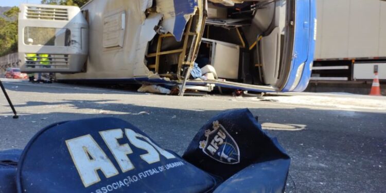 Jaraguá Futsal presta ajuda a equipe do Umuarama