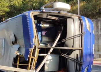 [Vídeo] Com destino a Jaraguá do Sul, ônibus do Umuarama Futsal tomba e duas pessoas morrem