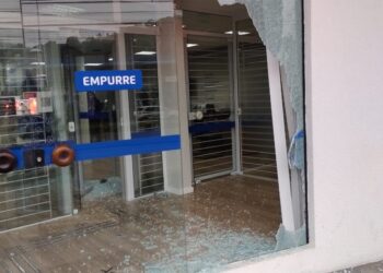 Homens armados invadem agência bancária e roubam malote com dinheiro em SC