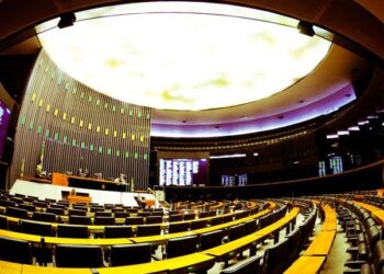 Deputados aprovam R$ 5,7 bilhões para fundo  eleitoral de 2022