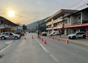 Mais de 80 carros são removidos ao pátio na operação “Documento Legal”, em Jaraguá do Sul e região