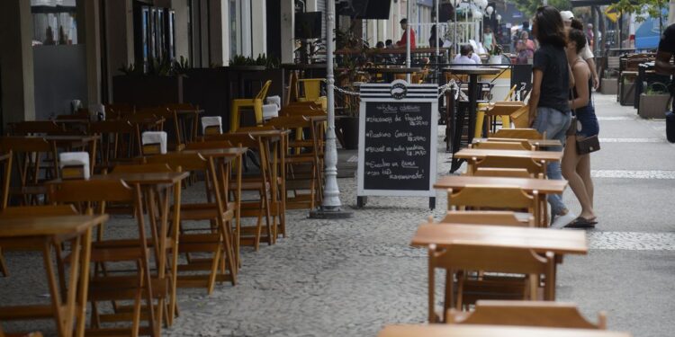 Depois de um ano e quatro meses, primeiro fim de semana sem limite de horários